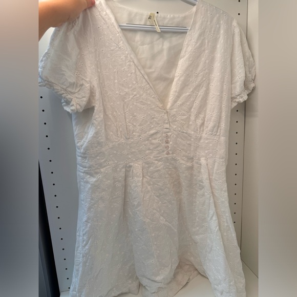 White summer dress - Picture 1 of 3